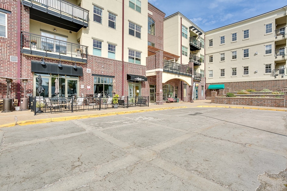 750 Mainstreet, Hopkins, MN 55343, Presented by Cheryl Holds, Excelsior